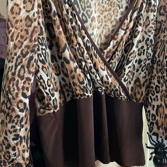 Y2K Tovia leopard print deep vneck top - Picture 3 of 16